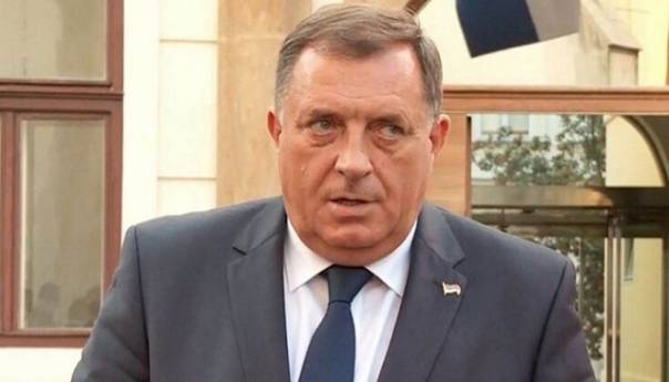Dodik poručio da se neće oduzeti priznanja ratnim zločincima