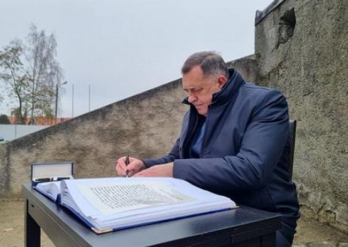 Dodik posjetio Aušvic i odao počast žrtvama