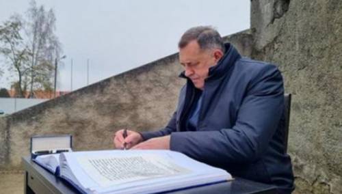 Dodik posjetio Aušvic i odao počast žrtvama