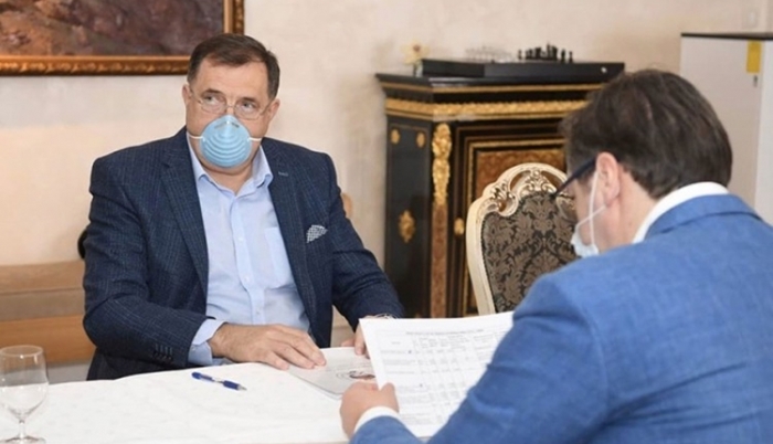 Dodik predao Vučiću dokumente o statusu RS uoči razgovora u Bijeloj kući