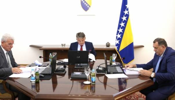 Dodik prekršio zaključke NSRS: Glasao 'Za' na sjednici Predsjedništva