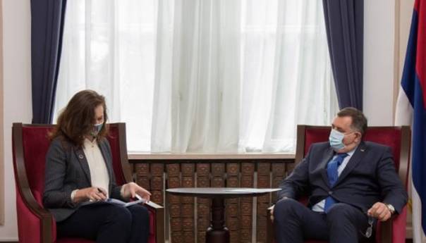 Dodik primio u nastupnu posjetu rezidentnu predstavnicu UN-a MacDonald