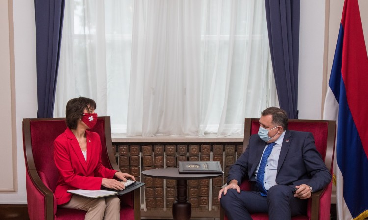Dodik primio u oproštajnu posjetu ambasadoricu Švicarske u BiH Saxer