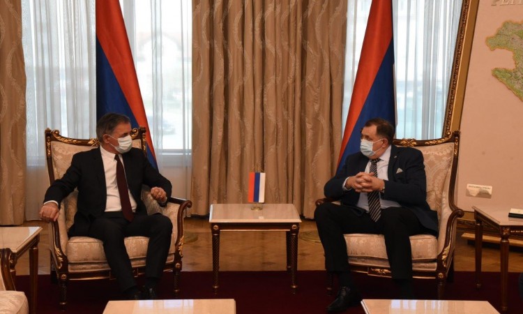 Dodik razgovarao s predsjednikom SNV-a Hrvatske Pupovcem