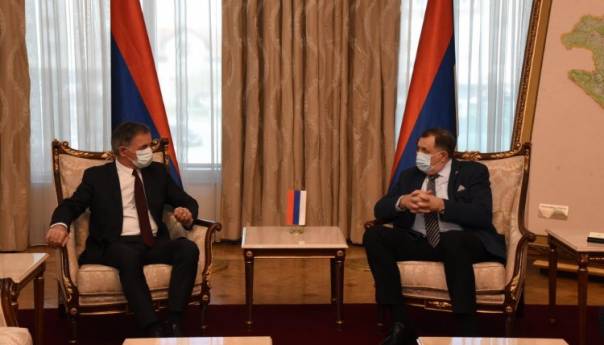 Dodik razgovarao s predsjednikom SNV-a Hrvatske Pupovcem