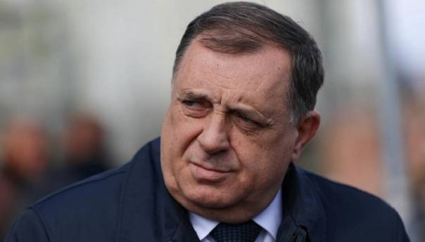 Dodik: RS antifašistička država; Bursać odgovorio fotografijom grobnice