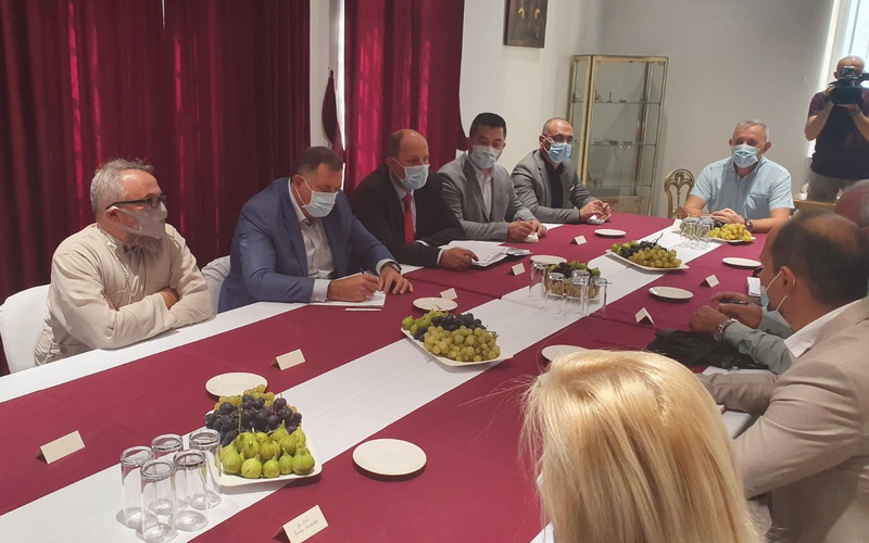 Dodik s predstavnicima Srba o lokalnim izborima u Mostaru