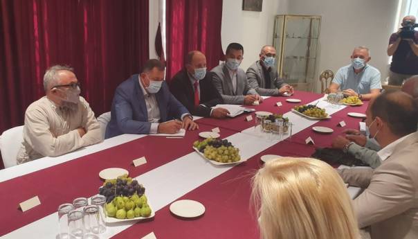 Dodik s predstavnicima Srba o lokalnim izborima u Mostaru