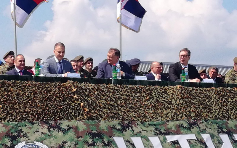 Dodik s Vučićem na prikazu naoružanja Srbije u Batajnici