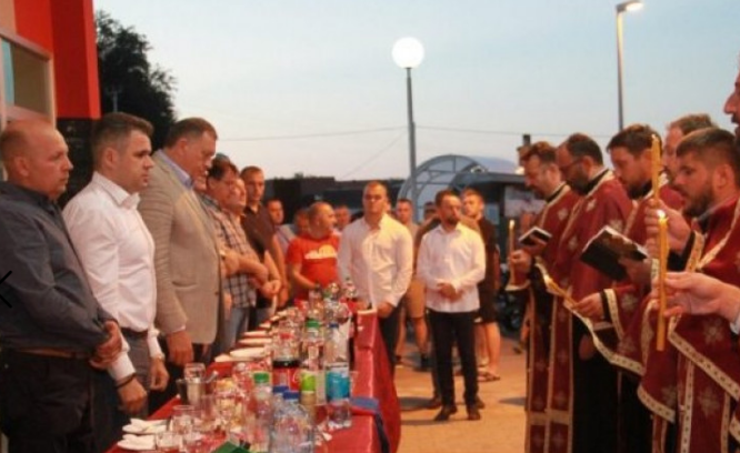 Dodik sa popovima otvorio pumpu: RS je stabilna