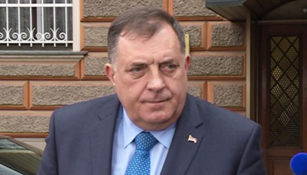 Dodik: Schmidt nema pravni osnov da donosi bilo šta u BiH