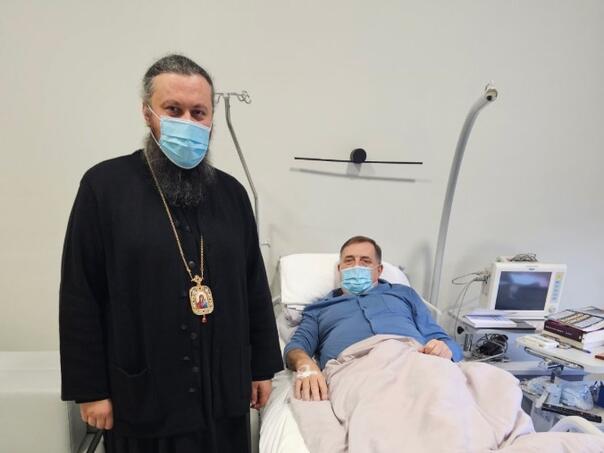 Dodik se javio iz bolnice u Beogradu, ovog puta s maskom