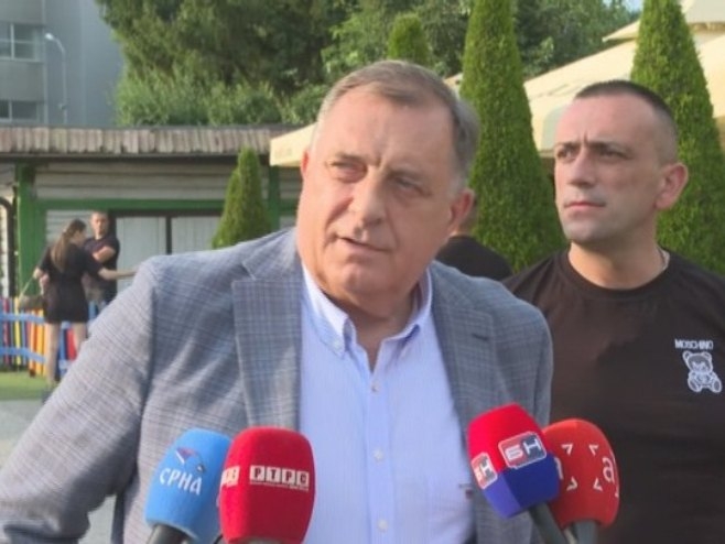 Dodik se na Palama izvinjavao građanima nakon brutalne racije MUP-a RS