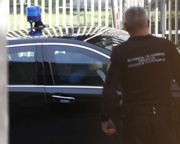 Dodik se odbio izjasniti o krivici, nije ustao kada je Sud tražio