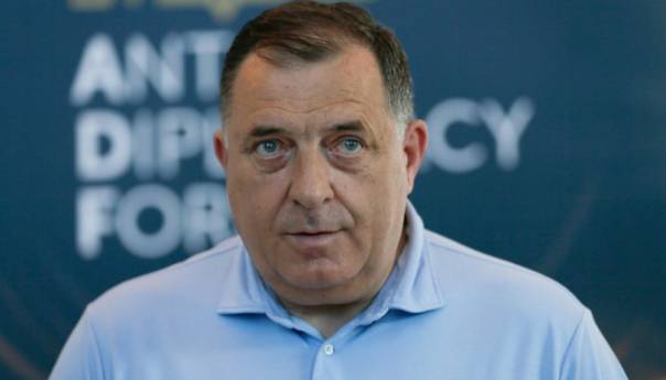 Dodik sletio u Crnu Goru, oglasio se Abazović
