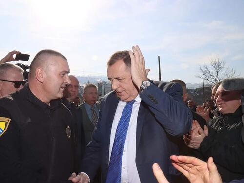 Dodik stigao na Sud BiH, brojne pristalice ispred zgrade