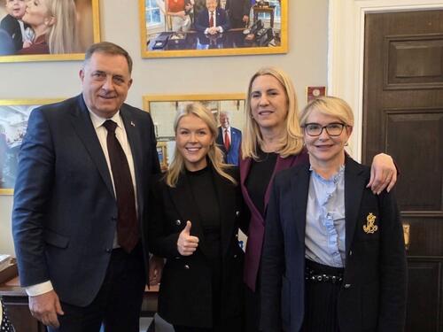 Dodik u Bijeloj kući sa portparolkom Donalda Trumpa