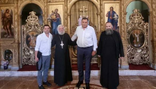 Dodik u Crnoj Gori na poziv Mitropolije