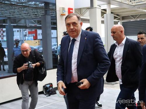 Dodik u Istočnom Sarajevu, bjegunac se slobodno šeće nedaleko od SIPA-e