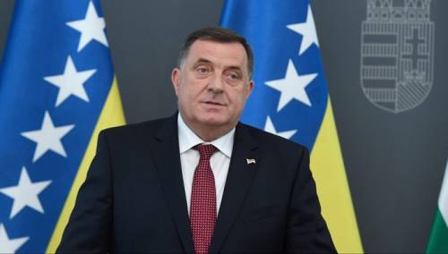 Dodik u istoj izjavi nazvao Ameriku i oronulom i moćnom silom