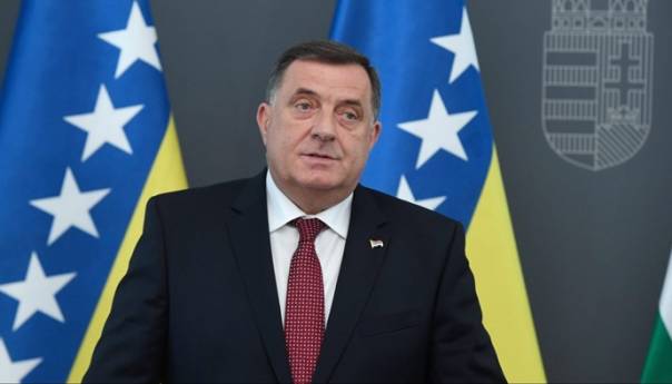Dodik u istoj izjavi nazvao Ameriku i oronulom i moćnom silom
