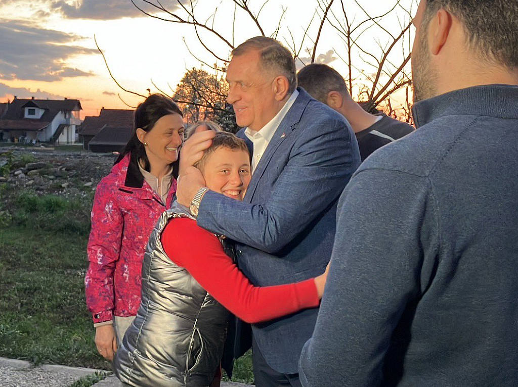 Dodik u Prijedoru posjetio poplavljena područja