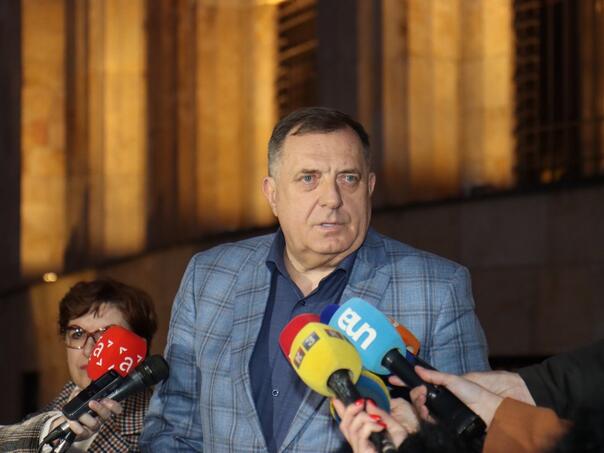 Dodik: U RS ostaje najniža plata od 900 KM