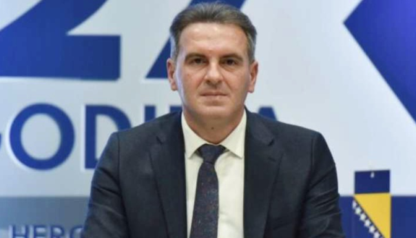 Dodik udarom na Ustavni sud želi do državne imovine