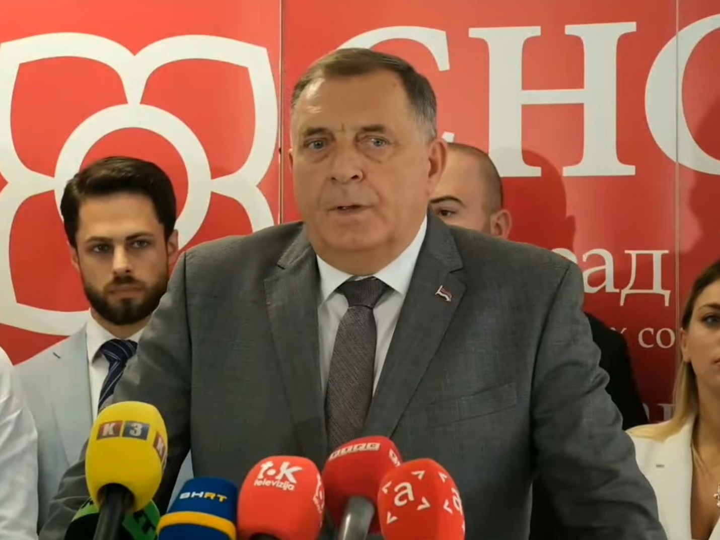 Dodik uporedio Schmidta s Hitlerom: Neće biti izbora u RS