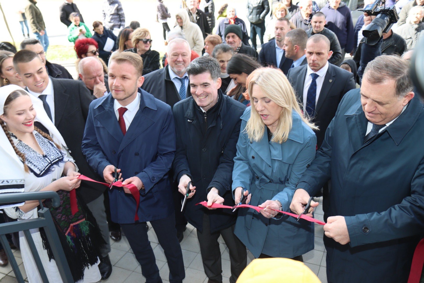 Dodik uručio ključeve raseljenim osobama u RS, iz EU ga podsjetili otkud novac