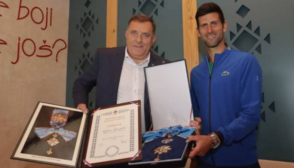 Dodik uručio orden RS Đokoviću