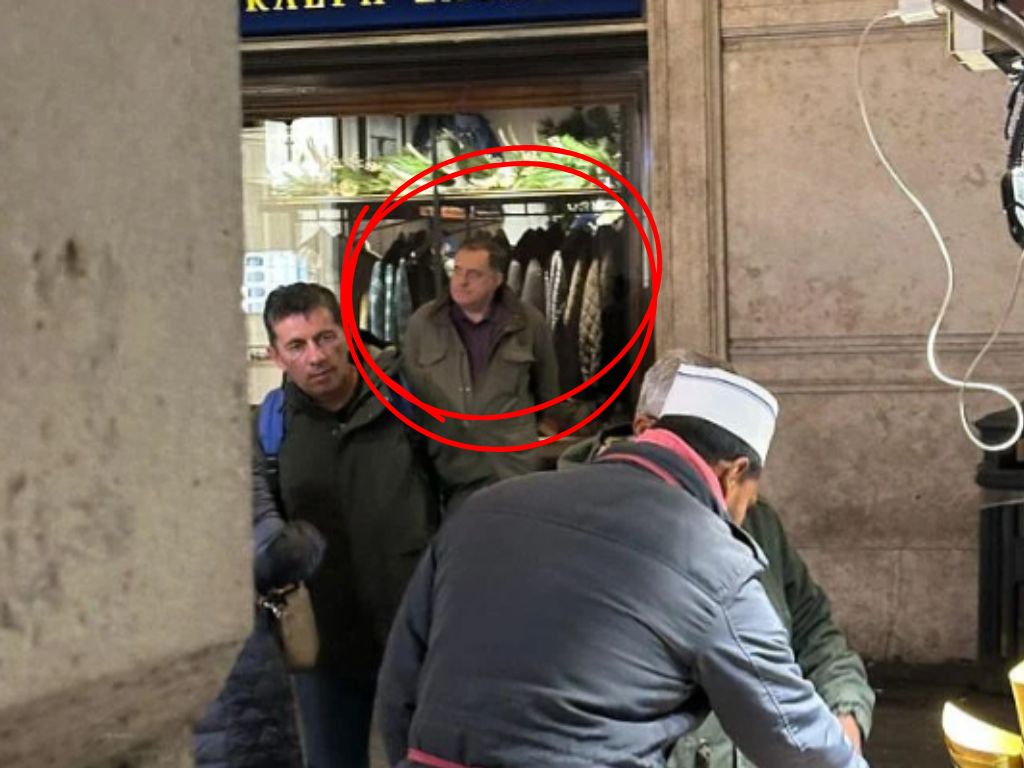 Dodik uslikan u Rimu: Putuje na račun države?