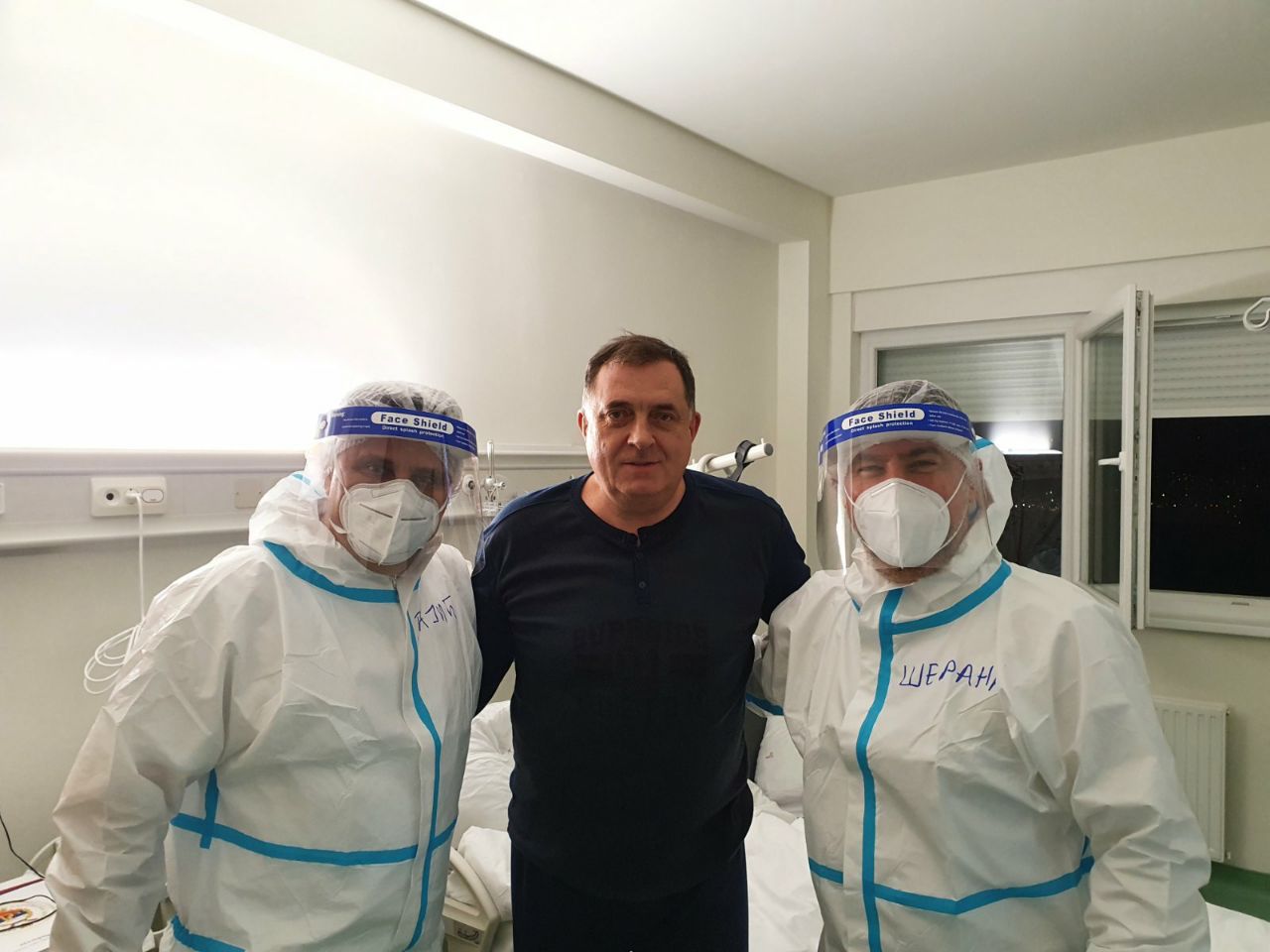 Dodik uz fotografiju iz bolnice čestitao Novu godinu