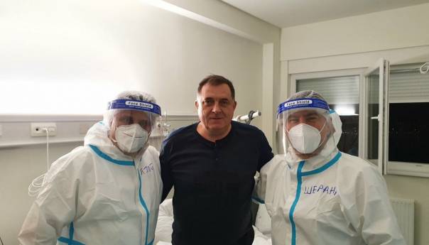 Dodik uz fotografiju iz bolnice čestitao Novu godinu