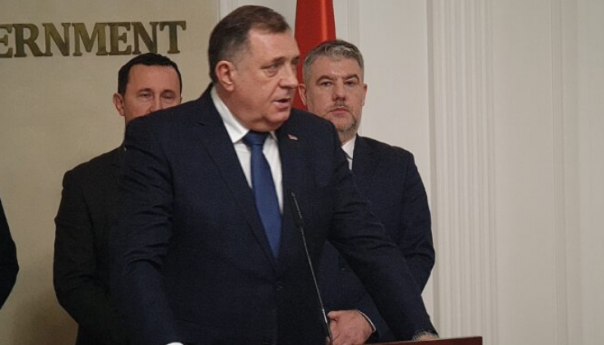 Dodik vulgarno o Šmitu: Čovjek laže, da ne kažem da s*re