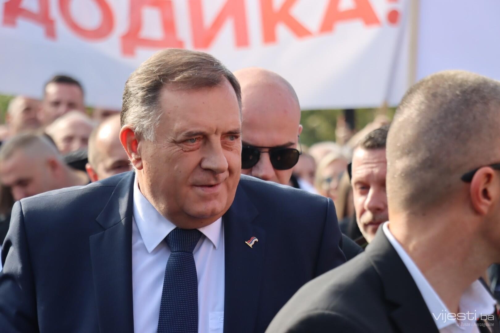 Dodik za danas najavio sastanak o novom ustavu RS