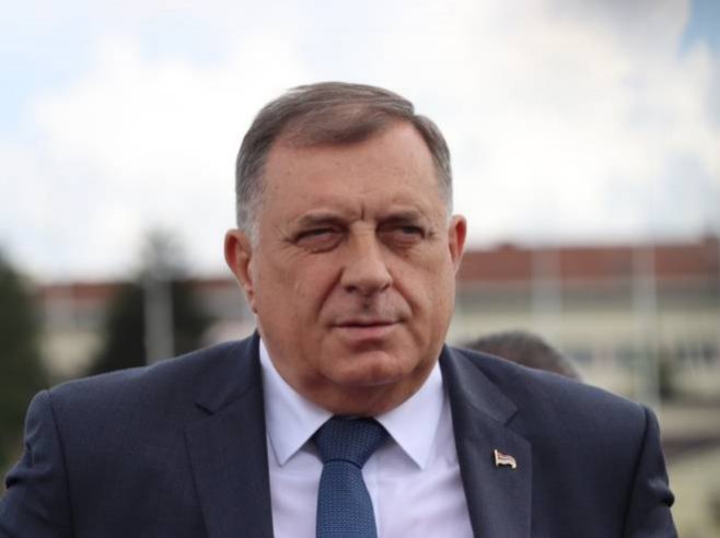 Dodik: Formirati državu koju čine Srbija, RS i Crna Gora