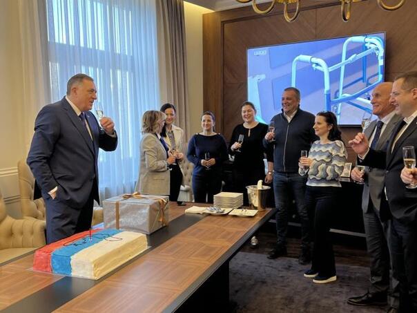 Dodik “otkrio” lokaciju: Slavi rođendan u kabinetu