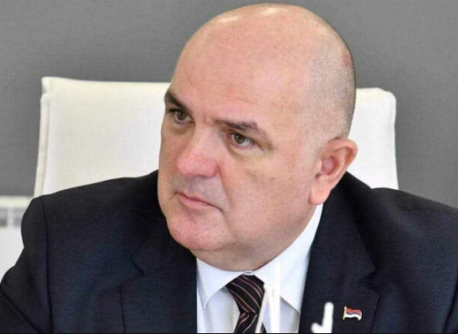 Dodikov savjetnik potegao pištolj na Momčila Mandića