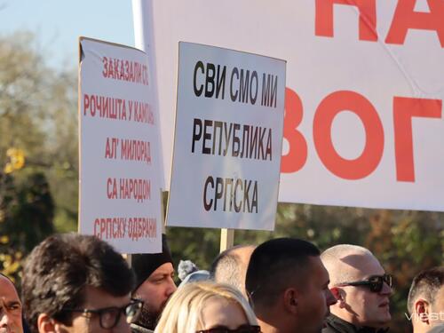 Dodikove pristalice i danas pred Sudom BiH, evo šta su poručili