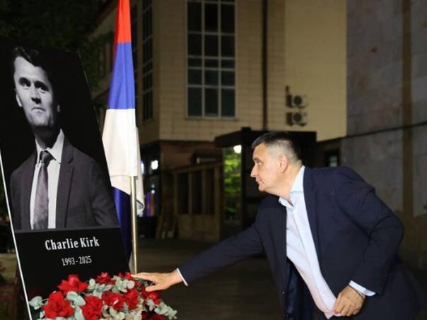 Dodikove pristalice odale počast Kirku, Stanivuković ih ismijao: Trumpe, primi ih