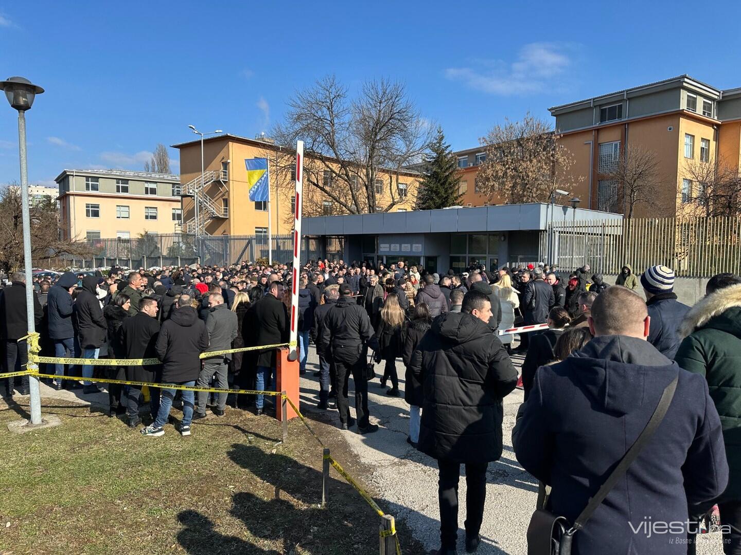 Dodikove pristalice pred Sudom BiH uoči završnih riječi