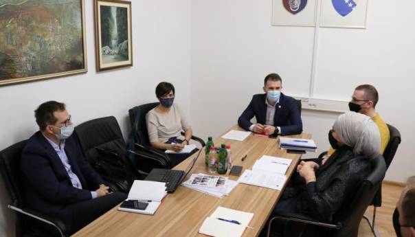 Dogovorene aktivnosti za uvođenje javno-privatnog partnerstva u implementaciju projekata u KS-u