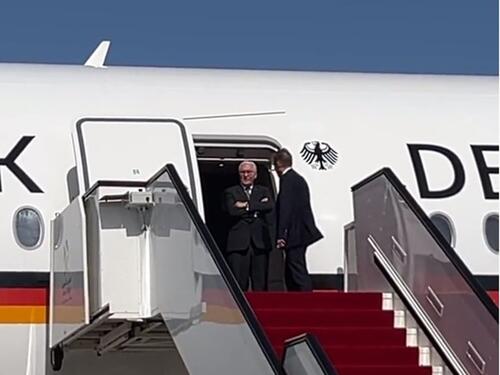 Doha: Njemački predsjednik čekao skoro pola sata sam na vratima aviona