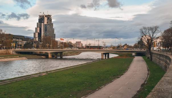 Dojave o bombama u osam škola u Skoplju