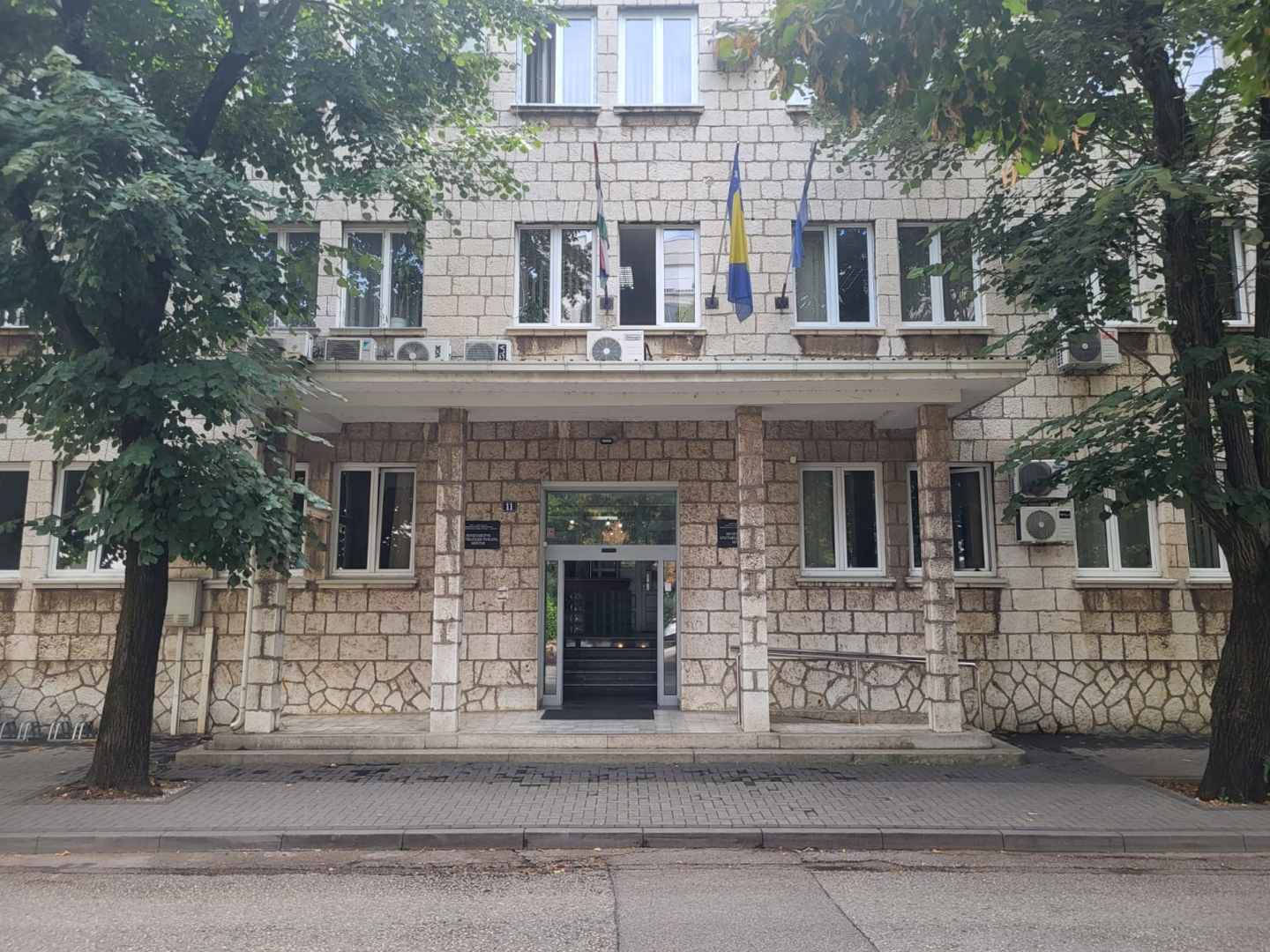 Dojave o bombama u školama u Mostaru, učenici evakuisani 