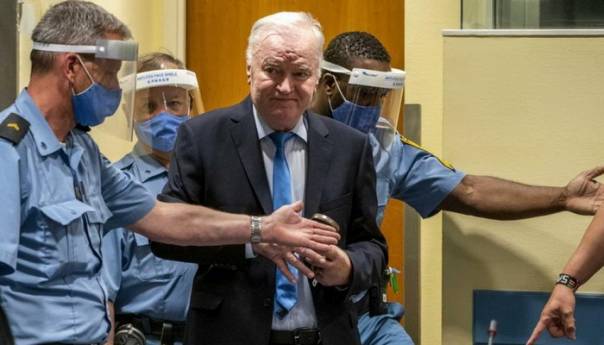 Dok cijeli svijet pozdravlja presudu Mladiću, u RS jača glorifikacija