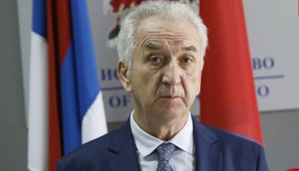 Dok Džaferović i Komšić postrojavaju vojsku na Manjači Dodik se krije