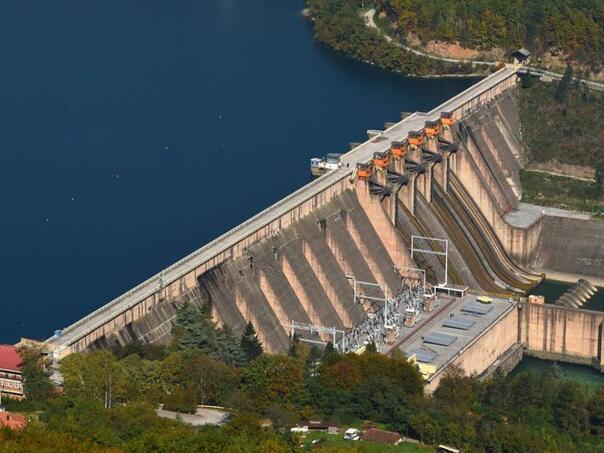 Dok FBiH povećava cijenu struje privredi, Srbija se hvali strujom ukradenom iz BiH