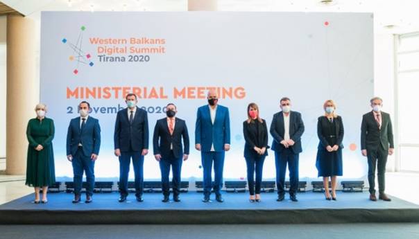 Dok je EU odmakao u digitalnom dobu, mi moramo trčati da premostimo jaz